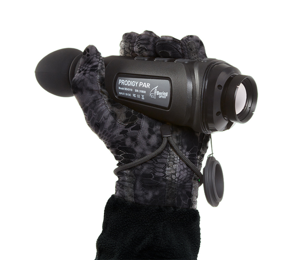 Load image into Gallery viewer, Bering Optics Prodigy Thermal Spotter for Night Hunting in Hand