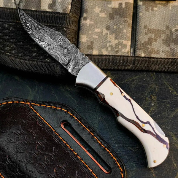 Load image into Gallery viewer, Damascus San Mai Hunting Knife with Resin Handle
