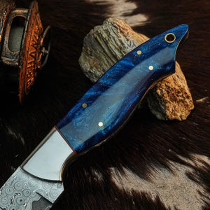 8.6" Handmade Damascus Skinner Knife – Full Tang Resin Handle & Sheath