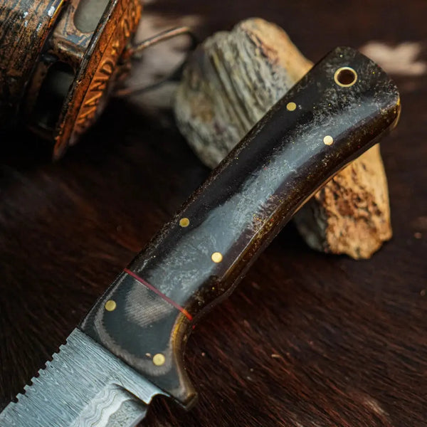 Load image into Gallery viewer, 8.8" Handmade Damascus Hunting Knife – Full Tang Resin Handle &amp; Sheath
