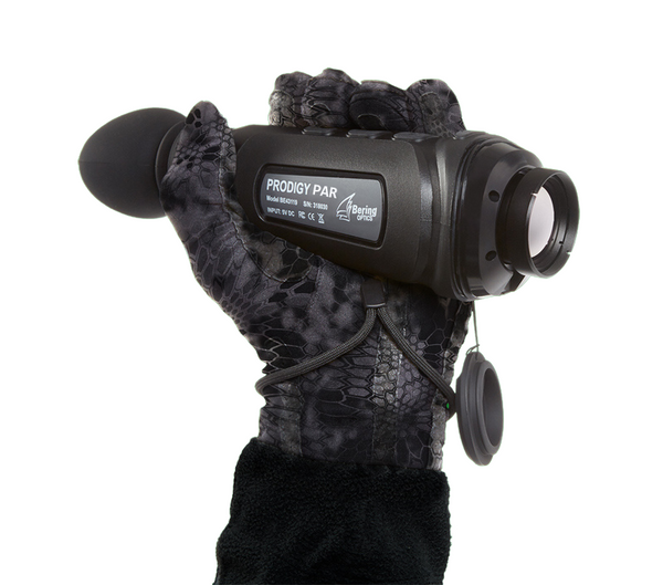 Load image into Gallery viewer, Bering Optics Prodigy Thermal Spotter for Night Hunting in Hand
