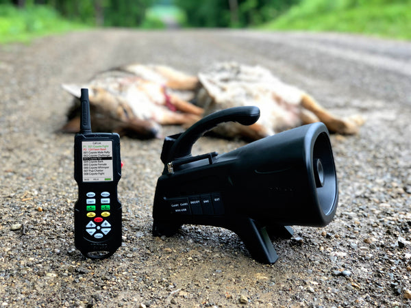Load image into Gallery viewer, Night Stalker Programmable Game Call With Remote For Hunting Predators And Dead Coyotes On Bckground
